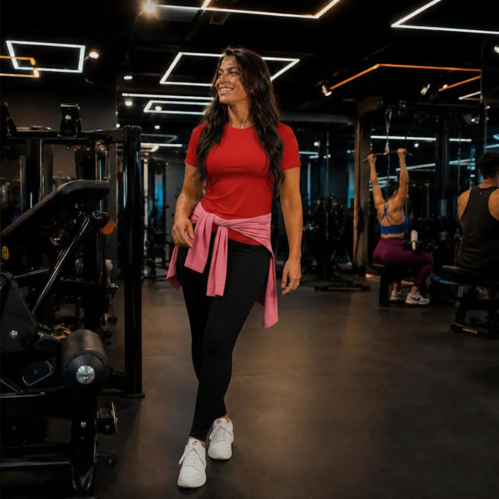 Aluna na área de musculação da Dubai Fit